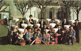 Saintes * Le Groupe Folklorique D'AUNIS ET SAINTONGE * Coiffe Folklore - Saintes