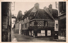 Nogent Le Rotrou * Rue Et Maison Du XVIème Dite Maison De Bois * Café Français - Nogent Le Rotrou