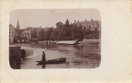 La Suze * Carte Photo * Déversoir , Lavoir , Barque Passeur * Vue De La Ville - La Suze Sur Sarthe