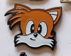 YY352 Pin's Jeu Jeux SONIC SEGA TAILS Signé Sega 1992 Achat Immédiat - Jeux