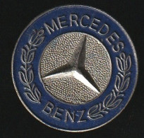 77019-  Pin's.-Mercedes Benz.automobile.signé LY Paris. - Mercedes