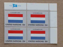 Ny80-01 : Nations-Unies (N-Y) - Drapeaux Des Etats Membres De L'ONU, Luxembourg Avec Une Vignette "FLAG SERIES" - Neufs