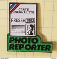 PINS PIN'S  PHOTOGRAPHIE * Carte Journaliste * PRESSE 1992 * Photo Reporter - Bleu Blanc Rouge - Photographie
