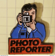 PINS PIN'S  PHOTOGRAPHIE * PHOTO REPORTER - Homme - Appareil Photo - Photographie