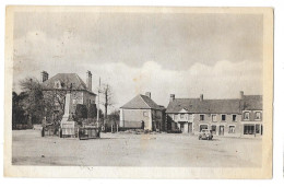 Cpa: 61 JUVIGNY SOUS ANDAINE (ar. Alençon) Place Du Bourg Et Monument Du Souvenir (Voiture) 1949 - Juvigny Sous Andaine