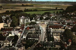 CPSM  (02)   VIC-sur-AISNE  Vue Aérienne   Le Centre - Vic Sur Aisne