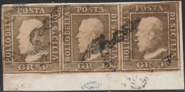 Lotto 24 - Sicilia 1859 - Striscia Di 3 Del 1 Gr. Bruno Oliva Su Frammento N. 4bx2 + 4g, Posizione 32 Con Doppia Incisio - Sicilië