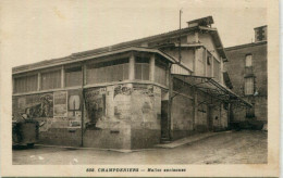 79 - Champdeniers : Halles Anciennes - Champdeniers Saint Denis