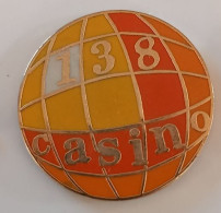 YY415 Pin's Jeu Jeux 138 Casino à Courrendlin PORRENTRUY Jura Suisse Qualité EGF Achat Immédiat - Jeux