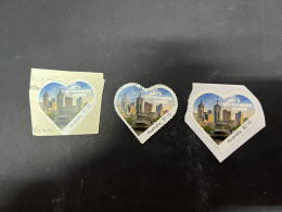 8-10-2023 (stamp) Australia -  Set Of 3 Used (duplicate) Shape Of Heart For COVID-19 In Victiria (2 On Paper) - Gebraucht