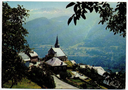 38 ALLEMONT - L'Eglise, Au Fond, Le Massif Des Grandes Rousses - Allemont