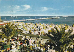 AK 169845 GERMANY - Grömitz - Standhallen-Terrasse Mit Blick Zum Strand Und Seebrücke - Groemitz