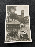 A189 Bolsward Martinikerk En Kade Met Vissers - Bolsward