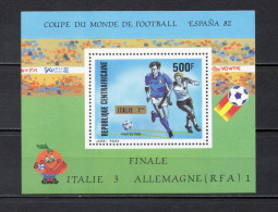 CENTRAFRIQUE BLOC  N° 59   NEUF SANS CHARNIERE  COTE 6.00€    FOOTBALL SPORT SURCHARGE - Centrafricaine (République)