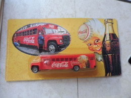 Autobus Coca Cola Encore Dans L'emballage - Vrachtwagens