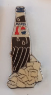 YY425 Pin's  PEPSI Coca Cola  La Bouteille Avec Glace Ice  Achat Immédiat - Coca-Cola