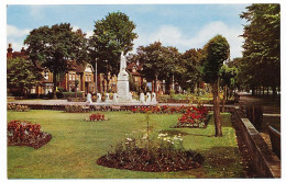 CPSM Dentelée 9 X 14  Grande Bretagne Angleterre (104) BEDFORD  Embankment Gardens And War Memorial - Bedford