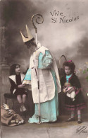 FÊTES ET VOEUX -  Saint Nicolas - Saint Nicolas Avec Les Enfants - Colorisé - Carte Postale Ancienne - Saint-Nicholas Day