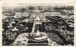FRANCE - Versailles - Vue Prise à Vol D'oiseau Sur Le Parc - Le Château Et La Ville - Animé  - Carte Postale Ancienne - Versailles (Castillo)