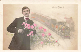 PHOTOGRAPHIE - Un Homme Tenant Un Bouquet De Fleurs - Colorisé - Carte Postale Ancienne - Fotografie