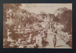 CAMBODGE.  ANGKOR-THOM.Le Naga- Porte De La Victoire. - Cambodge