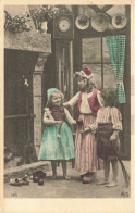 ENFANTS - Trois Enfants Près De La Cheminée - Colorisé - Carte Postale Ancienne - Portraits