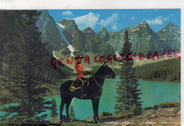 CANADA - A MEMBER OF THE FAMOUS ROYAL CANADIAN MOUNTED POLICE SET AGAINST A SCENIC MOUNTAIN BACKGROUND - Andere & Zonder Classificatie