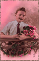 ENFANTS - Portrait - Un Petit Garçon Avec Des Fleurs - Colorisé  - Carte Postale Ancienne - Portretten