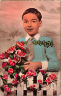 ENFANTS - Portrait - Un Petit Garçon Avec Des Fleurs - Colorisé  - Carte Postale Ancienne - Abbildungen