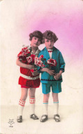 ENFANTS - Portrait - Deux Enfants Avec Un Bouquet De Fleurs - Colorisé  - Carte Postale Ancienne - Abbildungen