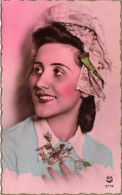 CARTE PHOTO - Portrait D'une Femme Avec Un Bonnet - Colorisé - Carte Postale Ancienne - Photographie