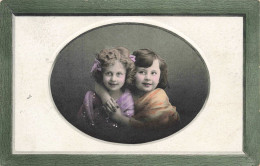 ENFANTS - Deux Enfants - Portrait - Médaillon - Colorisé -  Carte Postale Ancienne - Retratos