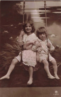 ENFANT - Deux Fillettes Sur La Balançoire - Carte Postale Ancienne - Abbildungen