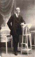 CARTE PHOTO - Portrait D'un Homme En Costume - Carte Postale Ancienne - Photographie