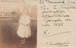 ENFANT - Une Enfant Dans Un Jardin - Carte Postale Ancienne - Abbildungen