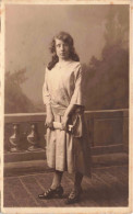 CARTE PHOTO - Portrait D'une Femme - Carte Postale Ancienne - Photographie