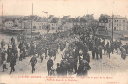 CPA 02 CHATEAU THIERRY / CONCOURS DE GYMNASTIQUE / DEFILE SUR LE PONT DE LA MARNE / FETE DE JEAN DE LA FONTAINE - Chateau Thierry