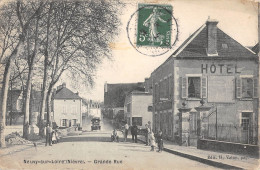 CPA 58 NEUVY SUR LOIRE / GRANDE RUE - Sonstige & Ohne Zuordnung