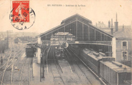 CPA 58 NEVERS / INTERIEUR DE LA GARE / TRAIN - Other & Unclassified