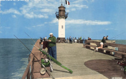 Dieppe * Vue Sur Le Phare * Pêcheurs Pêche à La Ligne - Dieppe