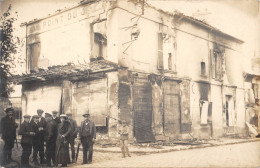 CPA 60 SENLIS / CARTE PHOTO / DEVANT LE POINT DU JOUR / BOMBARDEMENT DE SENLIS 3 SEPTEMBRE 1914 - Altri & Non Classificati