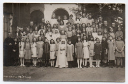 Groupe De Religieux, D'enfants Et De Communiantes. Carte Photo Non Située - Comunioni