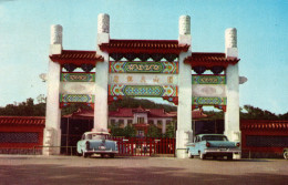 Le Grand Hotel, Taipei, Taiwan (The Republic Of China) Chinese Pail At Entrance To Grand Hotel 1961 - Taiwán