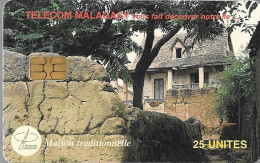 CARTE--PUCE-25U--SA2-MADAGASCAR-MAISON TRADITIONNELLE-UTILISE-1.500000Ex-V°GN°Lasers-TBE - Madagascar