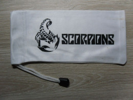 ETUI LUNETTES SCORPIONS - Objets Dérivés