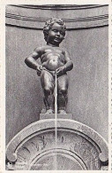 AK 170370 BELGIUM - Bruxelles - Manneken-Pis - Beroemde Personen