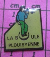 3222 Pin's Pins / Beau Et Rare / SPORTS / CLUB PETANQUE LA BOULE PLOUYSIENNE - Petanque