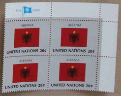 Ny82-01 : Nations-Unies (N-Y) - Drapeaux Des Etats Membres De L'ONU (III), Albanie Avec Une Vignette "FLAG SERIES" - Neufs