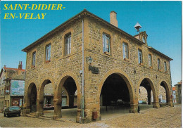 SAINT DIDIER EN VELAY - Les Halles - Voiture - Saint Didier En Velay