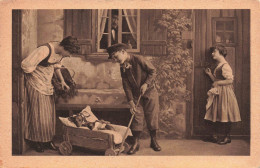 ARTS - Tableau - Un Bébé Dans Un Berceau Dans La Cour - Carte Postale Ancienne - Paintings